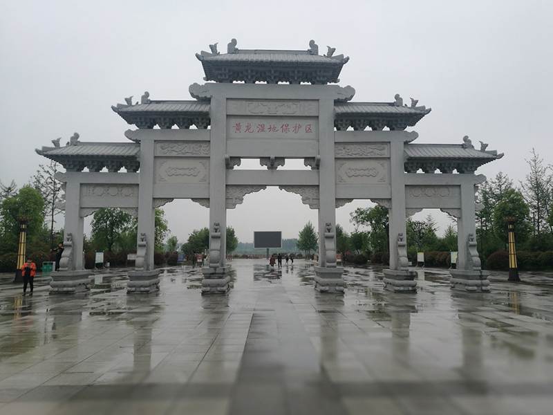 大型石牌坊
