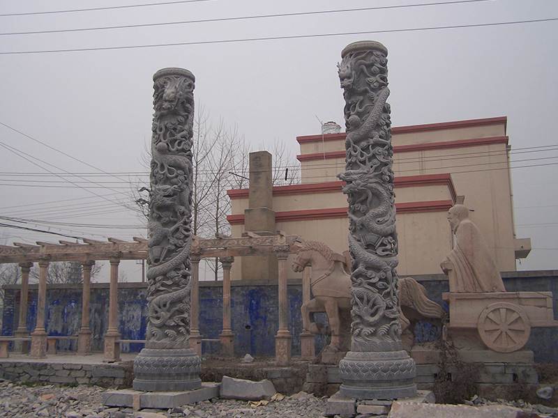 青石龙柱雕刻